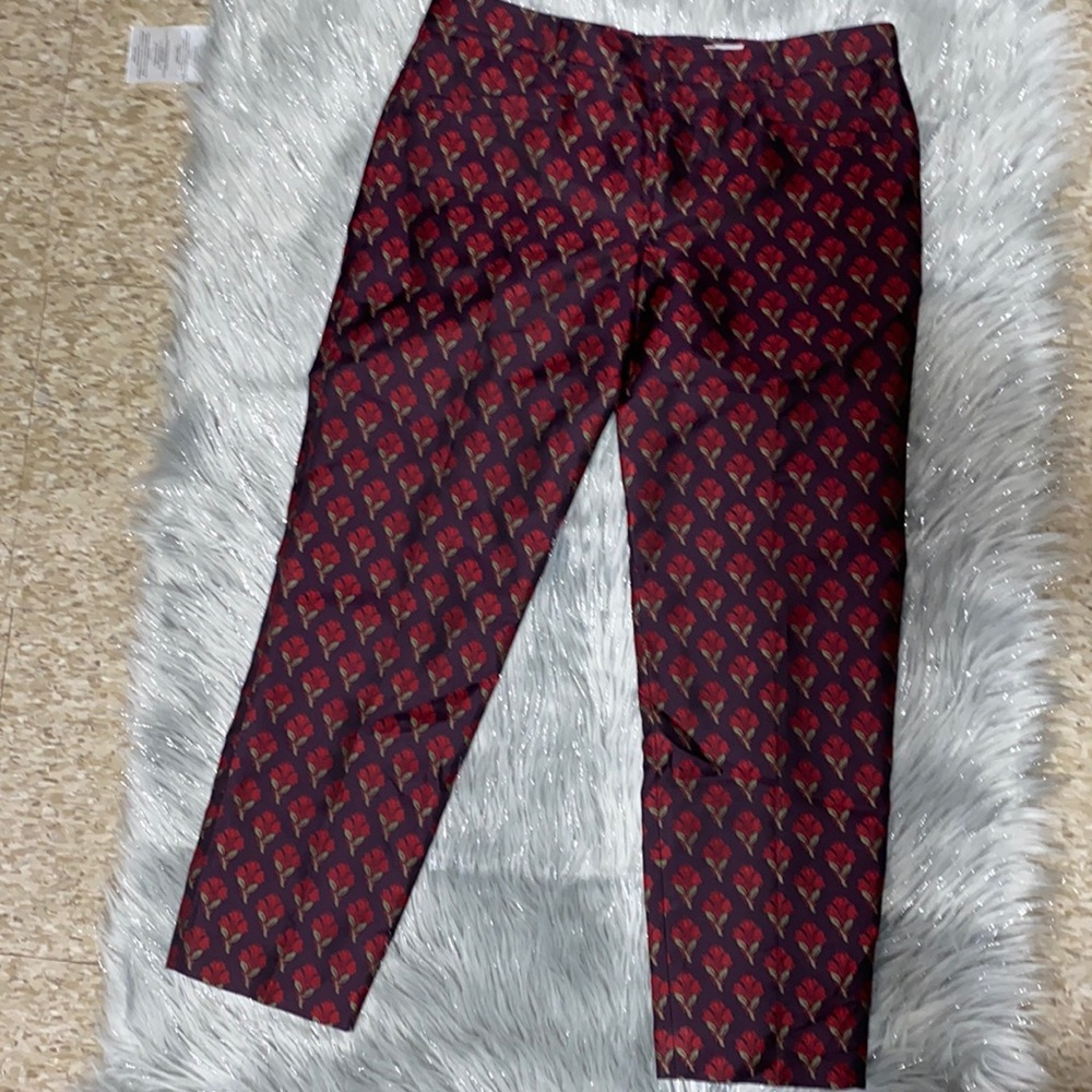 A pretty and floral pants, like new. The color is so IN purple for this spring
